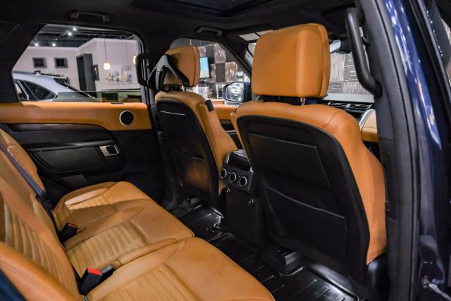 2019 Land Rover Discovery HSE Luxury Sport Utility 4D photo