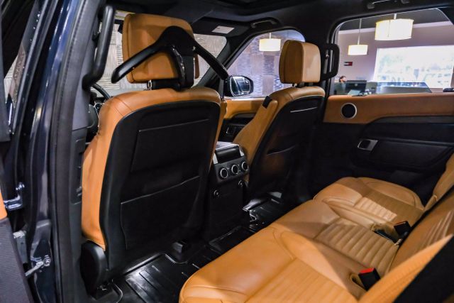 2019 Land Rover Discovery HSE Luxury Sport Utility 4D photo