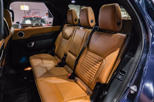 2019 Land Rover Discovery HSE Luxury Sport Utility 4D photo
