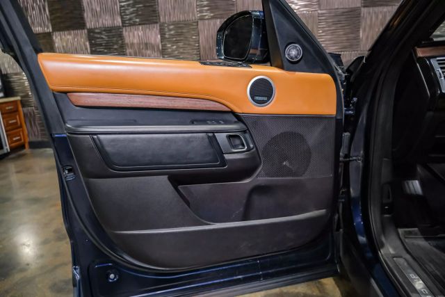 2019 Land Rover Discovery HSE Luxury Sport Utility 4D photo