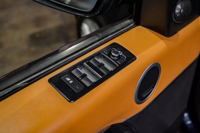 2019 Land Rover Discovery HSE Luxury Sport Utility 4D photo