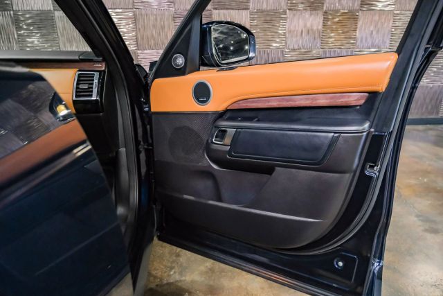 2019 Land Rover Discovery HSE Luxury Sport Utility 4D photo