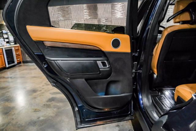 2019 Land Rover Discovery HSE Luxury Sport Utility 4D photo