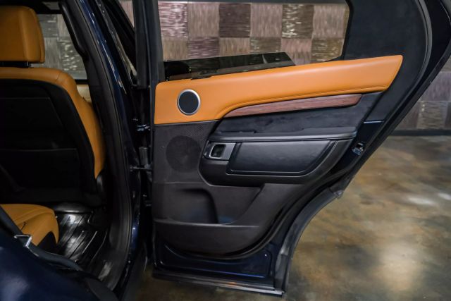 2019 Land Rover Discovery HSE Luxury Sport Utility 4D photo