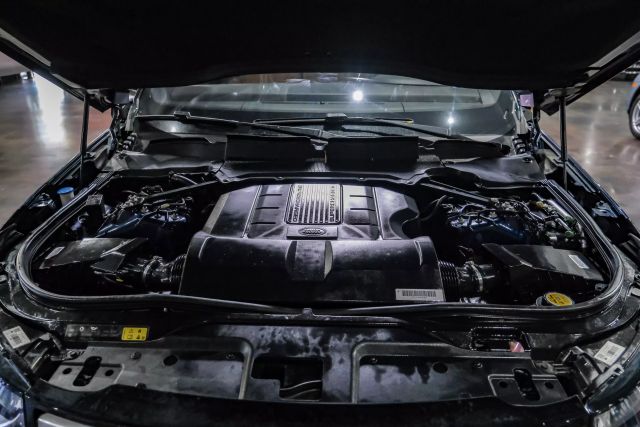 2019 Land Rover Discovery HSE Luxury Sport Utility 4D photo