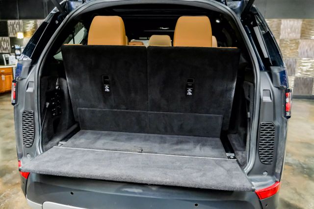 2019 Land Rover Discovery HSE Luxury Sport Utility 4D photo