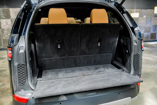 2019 Land Rover Discovery HSE Luxury Sport Utility 4D photo