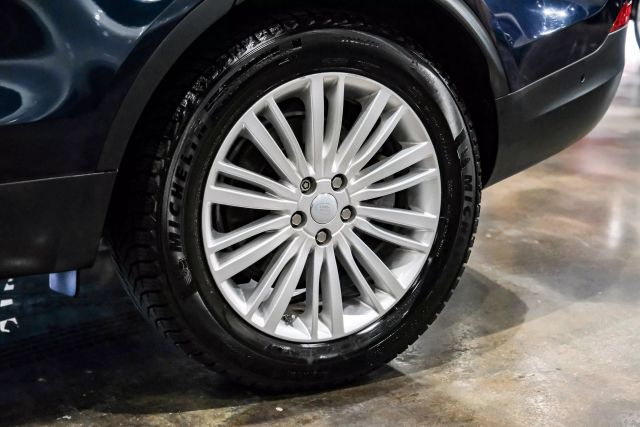 2019 Land Rover Discovery HSE Luxury Sport Utility 4D photo