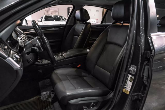 2016 BMW 5-Series 535i Sedan 4D photo