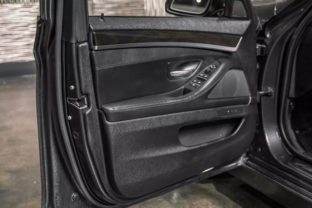 2016 BMW 5-Series 535i Sedan 4D photo