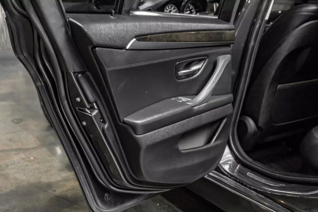 2016 BMW 5-Series 535i Sedan 4D photo