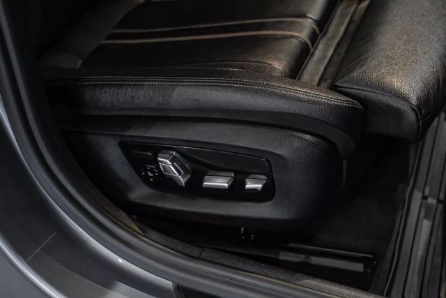 2017 BMW 5-Series 530i Sedan 4D photo