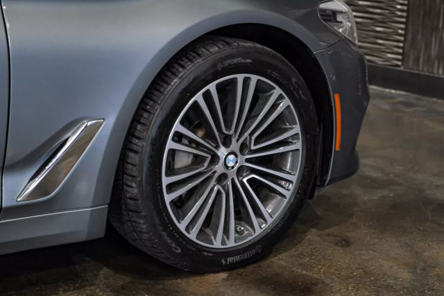 2017 BMW 5-Series 530i Sedan 4D photo