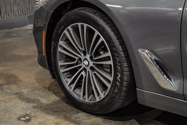 2017 BMW 5-Series 530i Sedan 4D photo