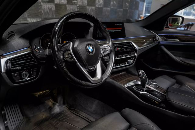 2018 BMW 5-Series 530e xDrive iPerformance Sedan photo
