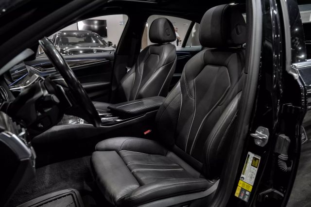 2018 BMW 5-Series 530e xDrive iPerformance Sedan photo