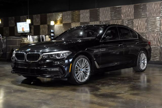 2018 BMW 5-Series 530e xDrive iPerformance Sedan photo