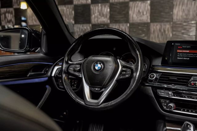 2018 BMW 5-Series 530e xDrive iPerformance Sedan photo