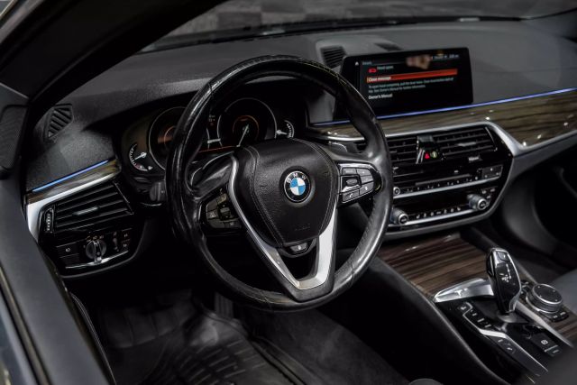 2018 BMW 5-Series 530e xDrive iPerformance Sedan photo