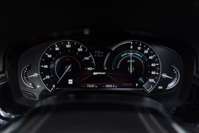 2018 BMW 5-Series 530e xDrive iPerformance Sedan photo