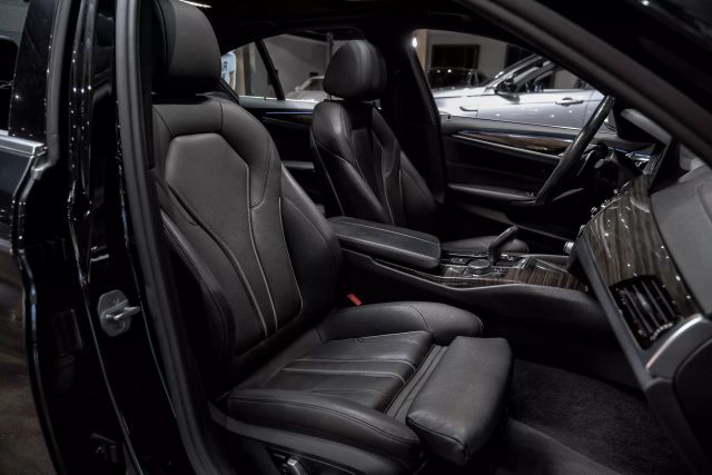 2018 BMW 5-Series 530e xDrive iPerformance Sedan photo