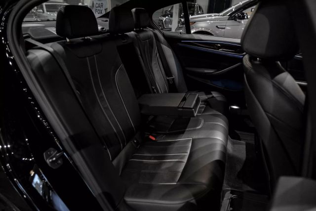 2018 BMW 5-Series 530e xDrive iPerformance Sedan photo