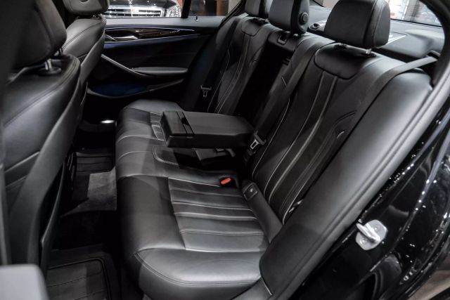 2018 BMW 5-Series 530e xDrive iPerformance Sedan photo