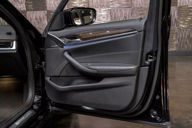 2018 BMW 5-Series 530e xDrive iPerformance Sedan photo