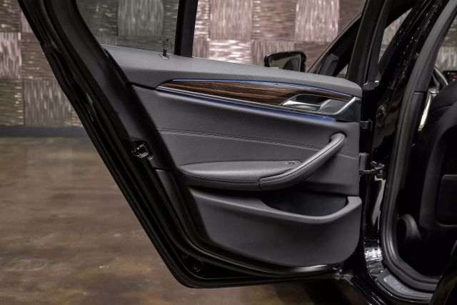 2018 BMW 5-Series 530e xDrive iPerformance Sedan photo