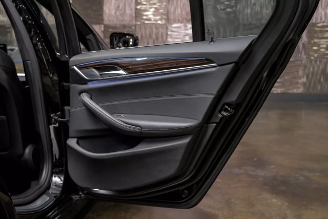 2018 BMW 5-Series 530e xDrive iPerformance Sedan photo