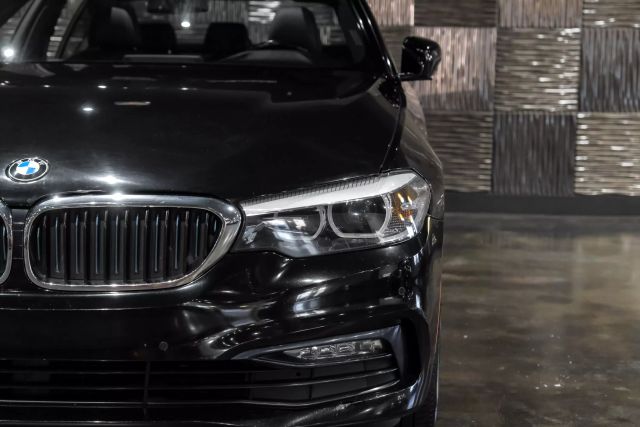 2018 BMW 5-Series 530e xDrive iPerformance Sedan photo