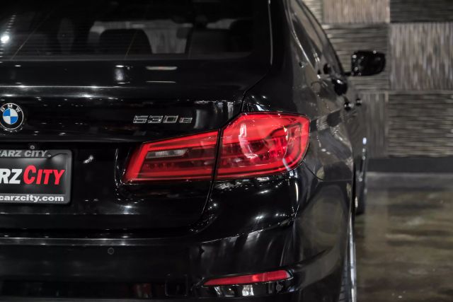 2018 BMW 5-Series 530e xDrive iPerformance Sedan photo