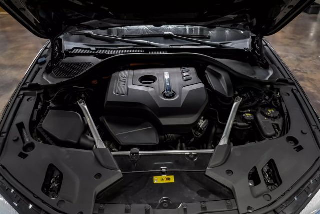 2018 BMW 5-Series 530e xDrive iPerformance Sedan photo