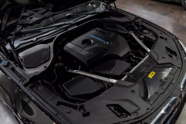 2018 BMW 5-Series 530e xDrive iPerformance Sedan photo
