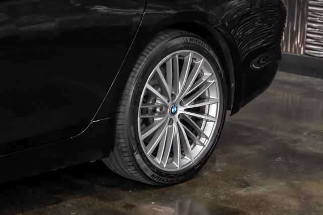 2018 BMW 5-Series 530e xDrive iPerformance Sedan photo