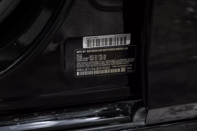 2018 BMW 5-Series 530e xDrive iPerformance Sedan photo