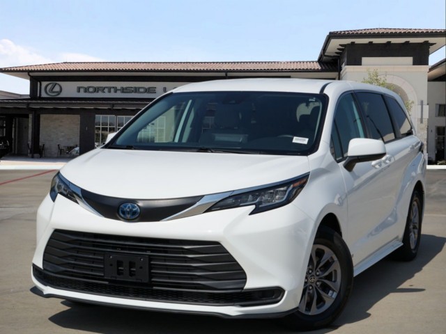used 2021 Toyota Sienna car, priced at $31,400