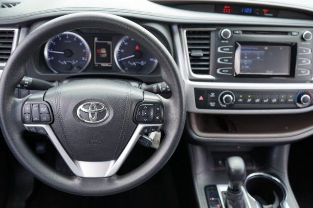 used 2019 Toyota Highlander car, priced at $21,900