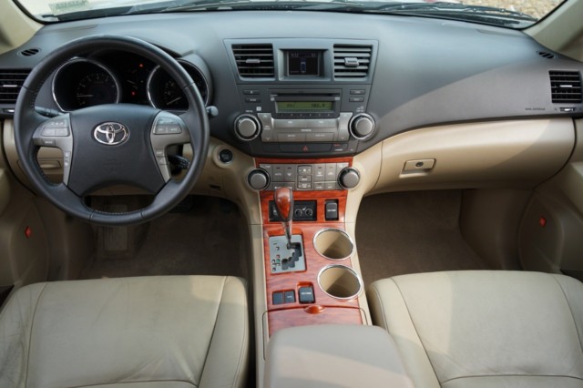 used 2008 Toyota Highlander car, priced at $8,900