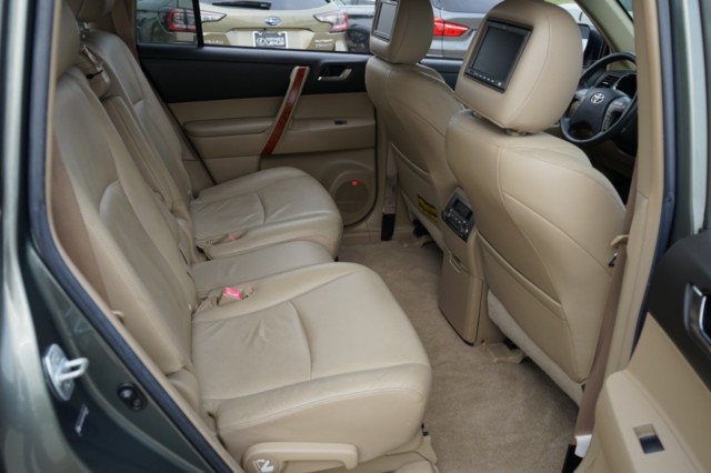 used 2008 Toyota Highlander car, priced at $8,900