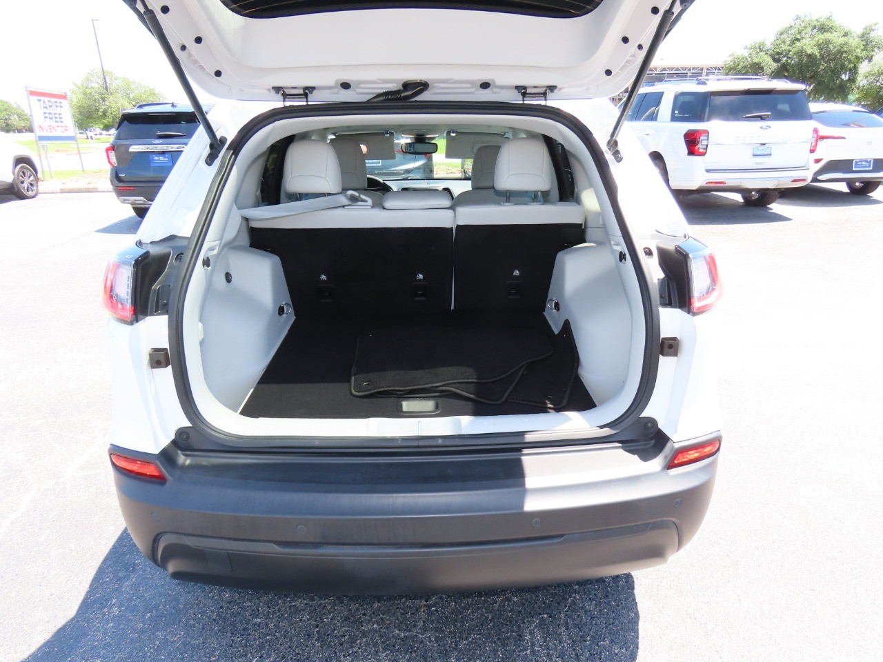 used 2021 Jeep Cherokee car, priced at $17,999