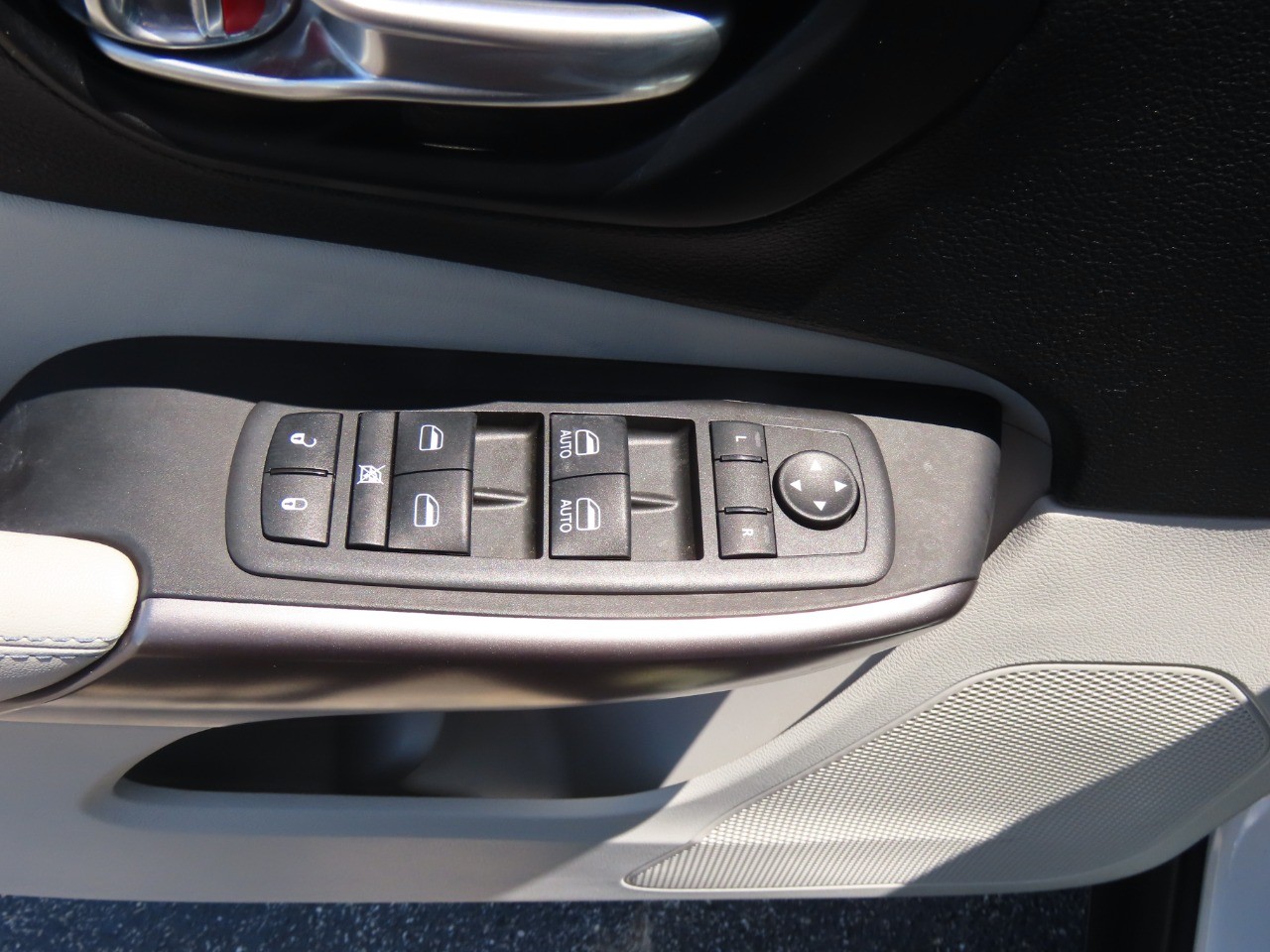 used 2021 Jeep Cherokee car, priced at $17,999