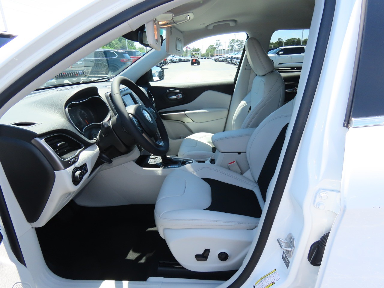 used 2021 Jeep Cherokee car, priced at $17,999