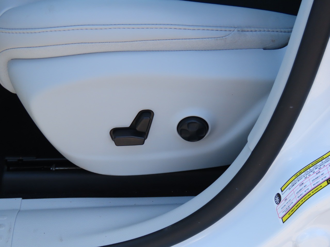 used 2021 Jeep Cherokee car, priced at $17,999
