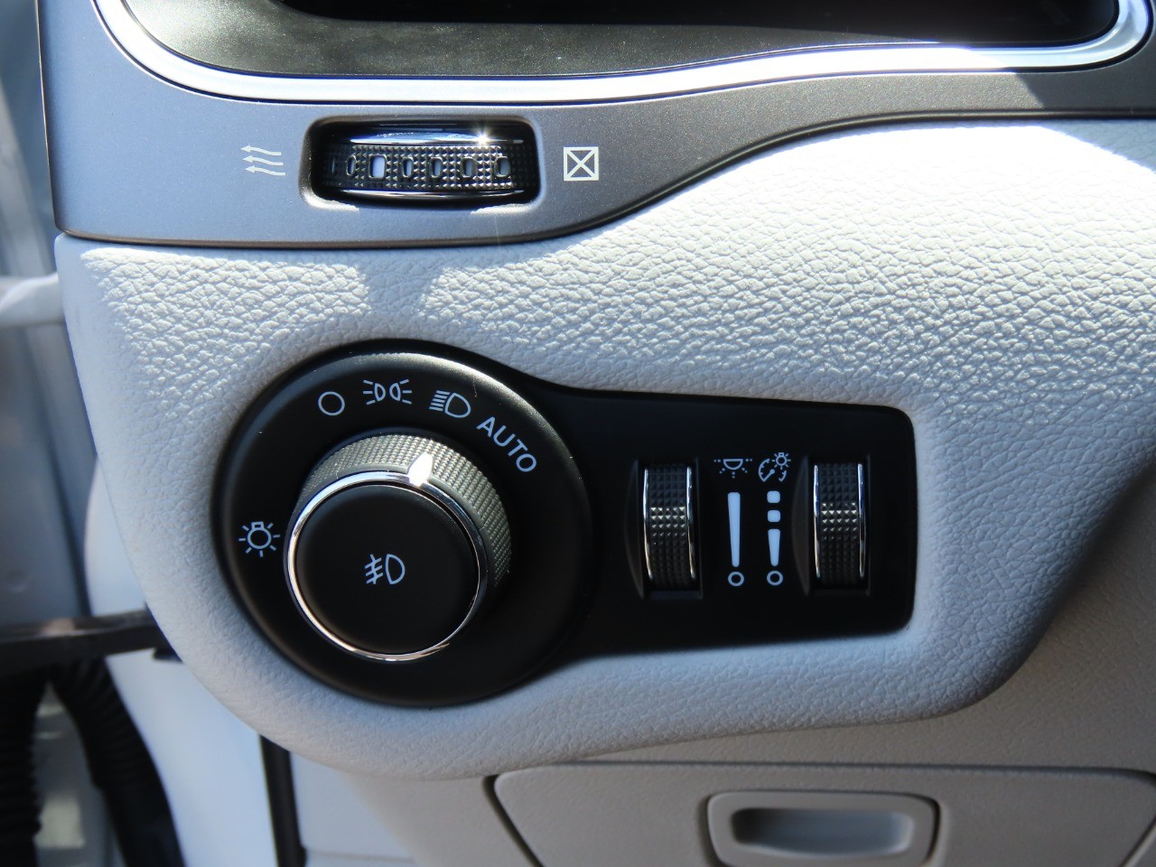 used 2021 Jeep Cherokee car, priced at $17,999