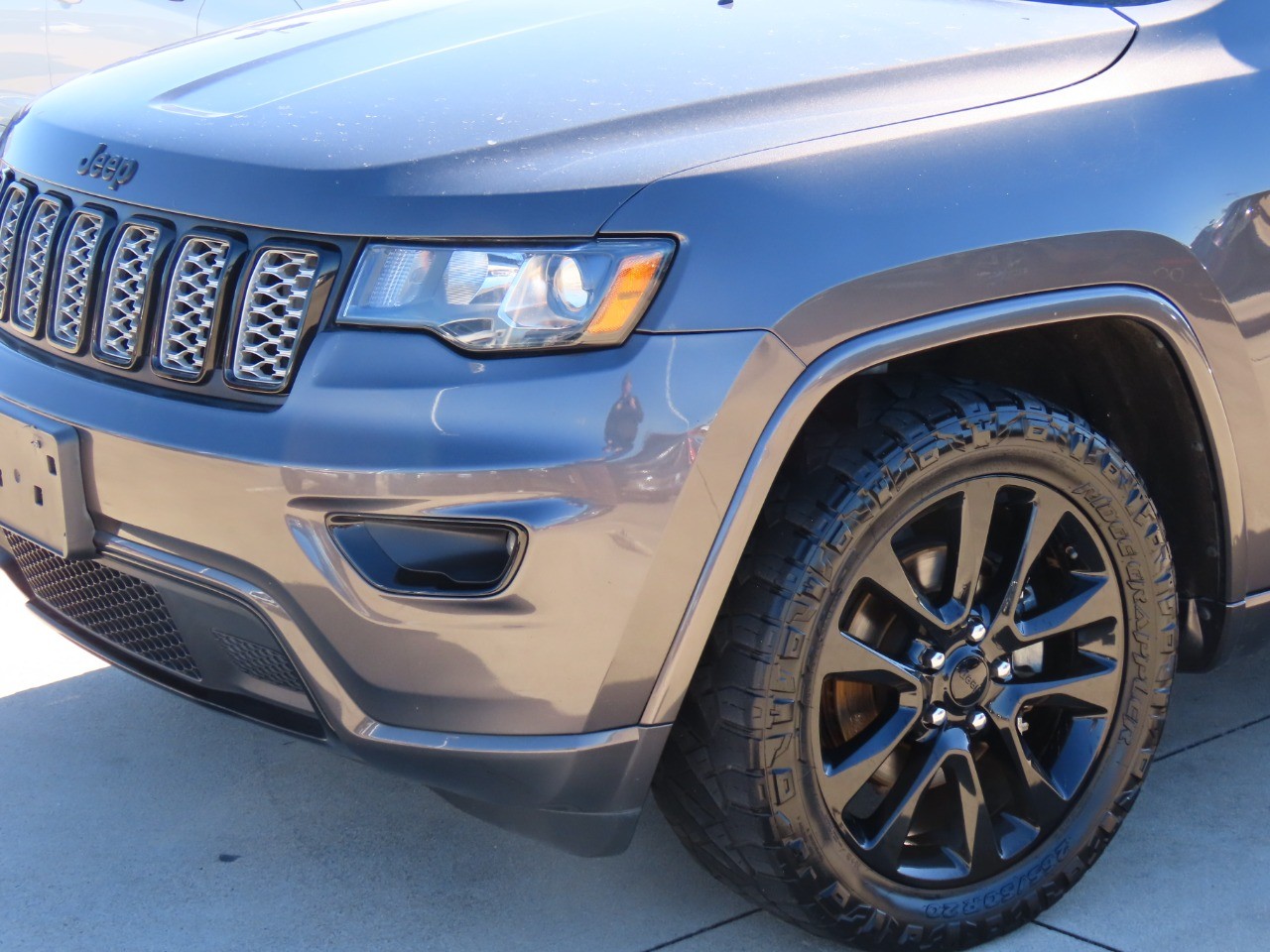 used 2017 Jeep Grand Cherokee car, priced at $15,999