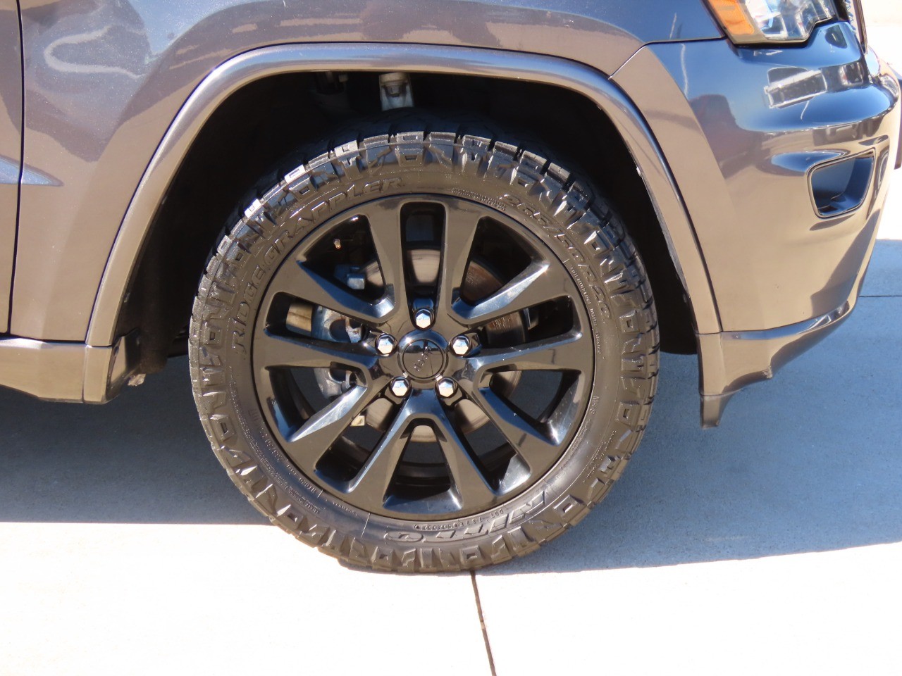 used 2017 Jeep Grand Cherokee car, priced at $15,999