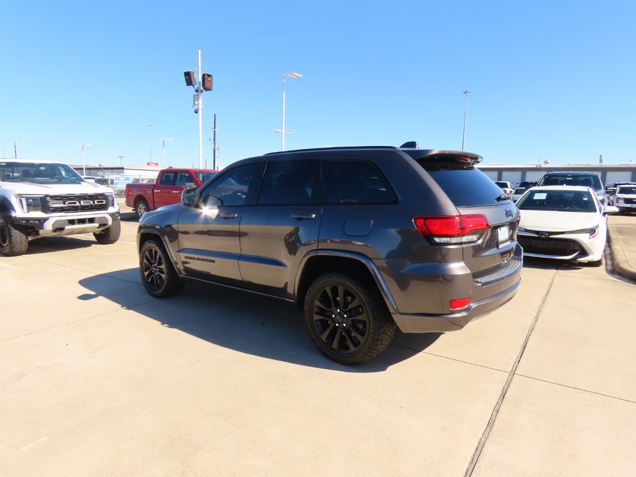 used 2017 Jeep Grand Cherokee car, priced at $15,999