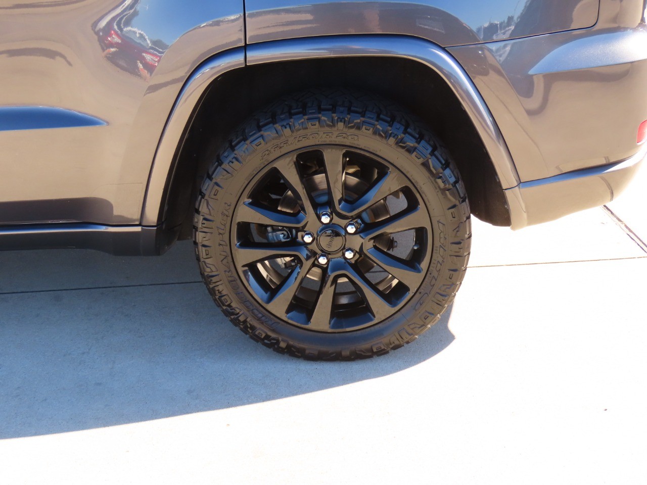 used 2017 Jeep Grand Cherokee car, priced at $15,999