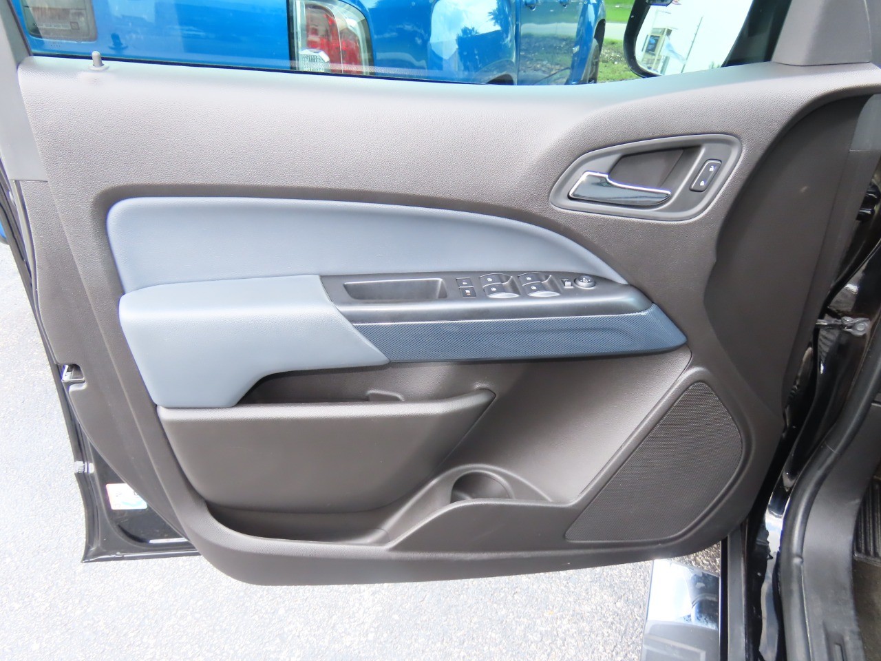used 2015 Chevrolet Colorado car, priced at $18,999
